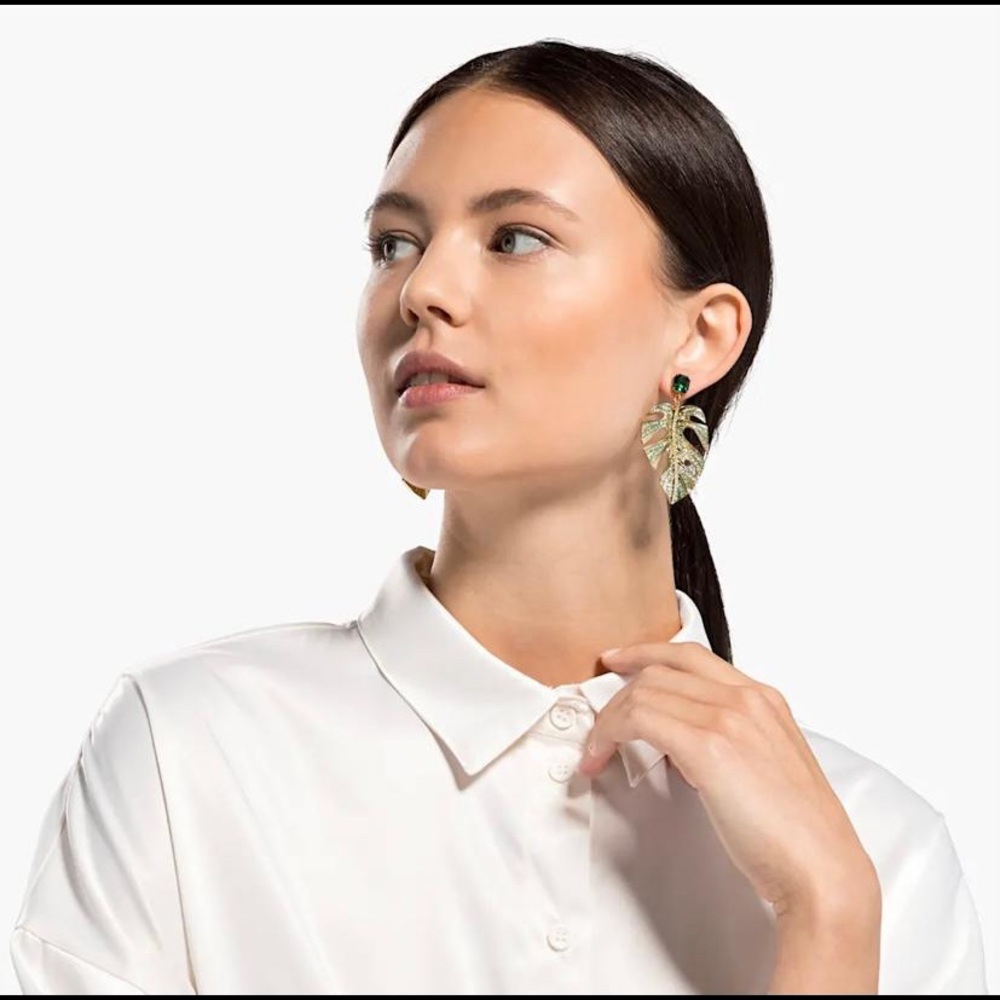 Swarovski leaf Earrings gold tone plated